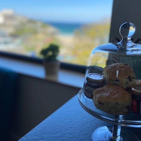 Spacious 1 Bedroom Apartment With Sea Views Newquay  Bagian luar foto