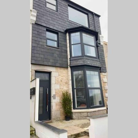 Spacious 1 Bedroom Apartment With Sea Views Newquay  Bagian luar foto