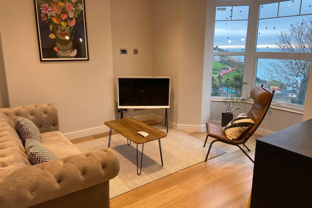 Spacious 1 Bedroom Apartment With Sea Views Newquay  Bagian luar foto