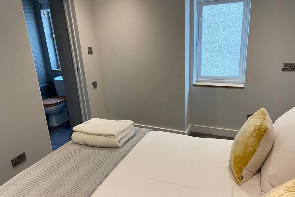 Spacious 1 Bedroom Apartment With Sea Views Newquay  Bagian luar foto