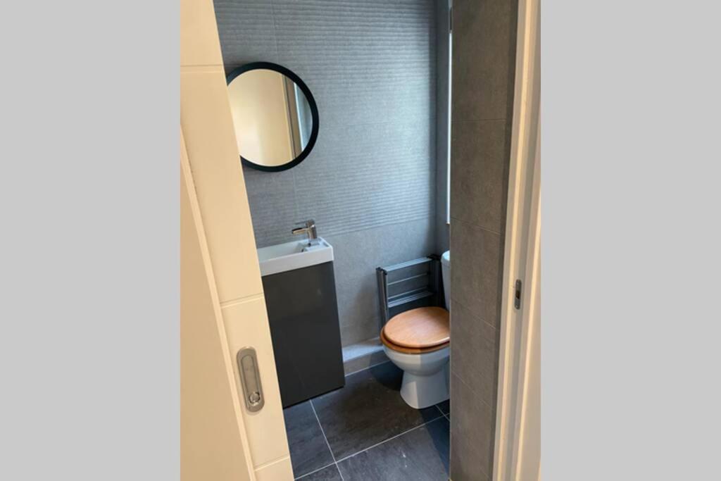 Spacious 1 Bedroom Apartment With Sea Views Newquay  Bagian luar foto